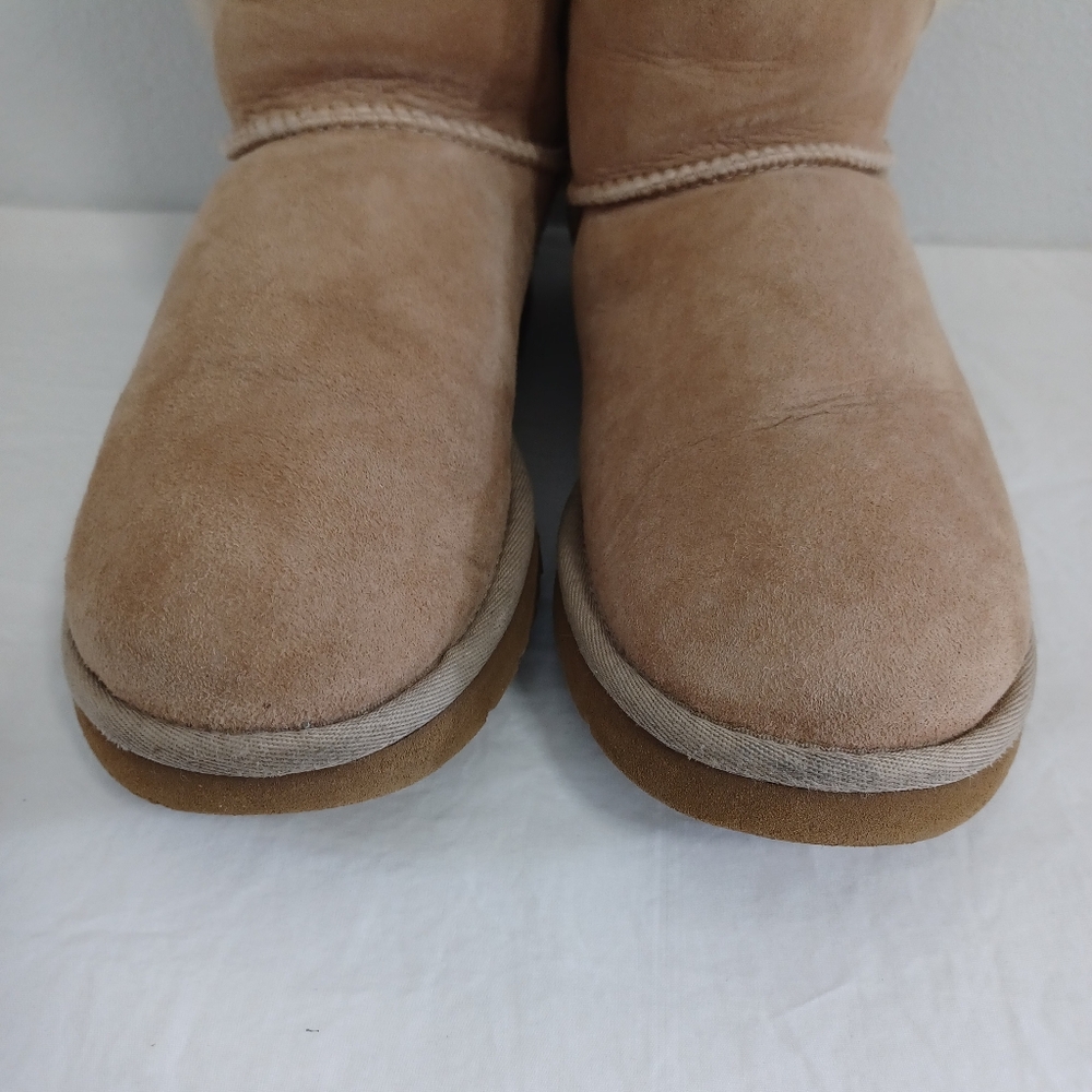 Ugg Bailey Button Tan Suede Leather Short Boots Women's Size 7 - Picture 3 of 14